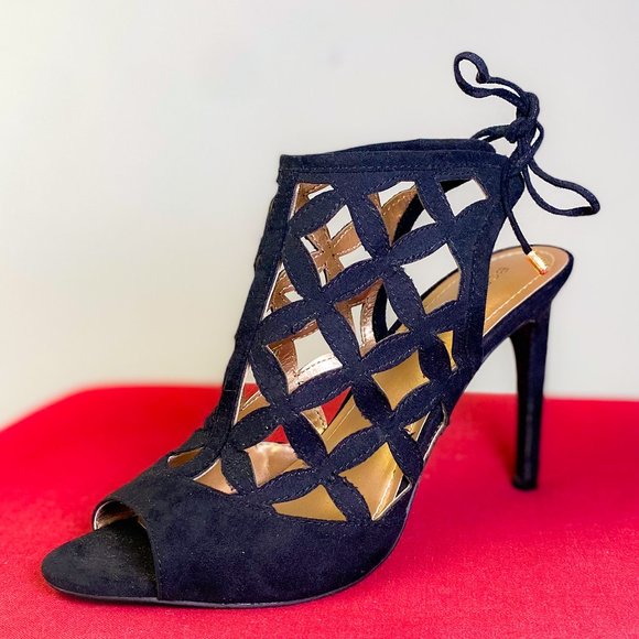 Sexy Black Eyelet Tie Back Stiletto Pump Heel BCBG Luxury Brand 7.5 - Picture 4 of 14